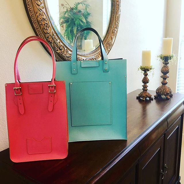 leathersatchel's tweet photo. Two gorgeous, beautiful pair of Candles π
#Totes are looking nice too right?! π What do you think?
#modernlook #classictote https://t.co/bx2fBViAKd