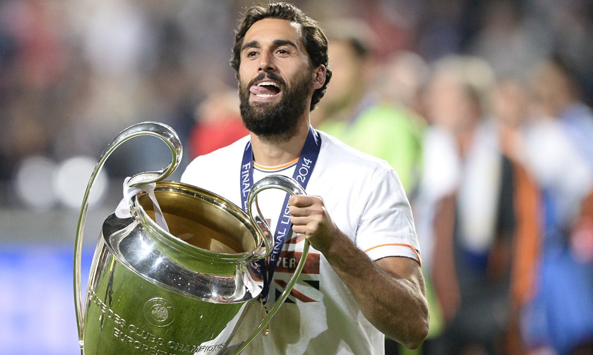 23Llull's tweet photo. Gracias @aarbeloa17 por defender siempre nuestra camiseta ante todo y ante todos! Mucho éxito en tu nueva etapa! 👏👏👏👏 https://t.co/YiG1Jwyko7