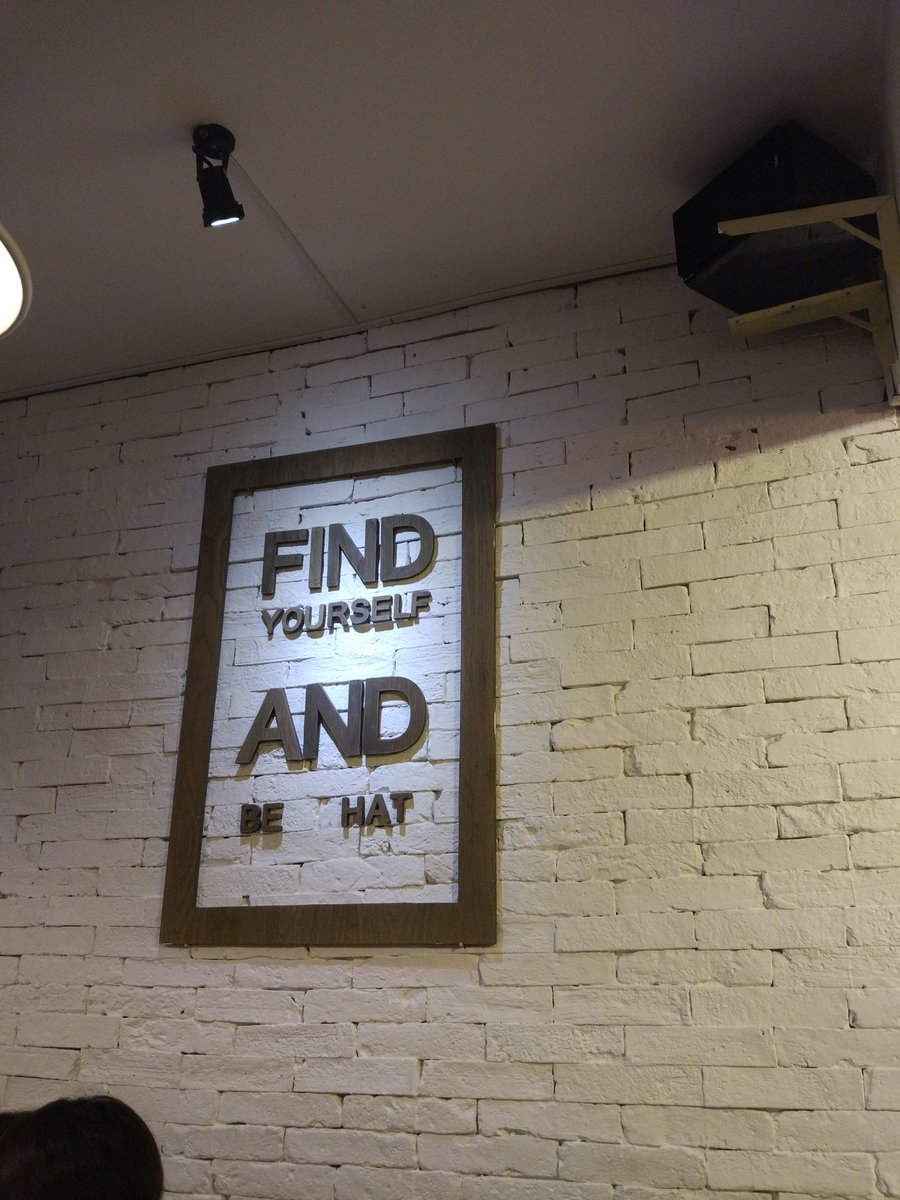 Lishanw's tweet photo. Find yourself and be a hat!
#CoffeeShopWisdom https://t.co/1IEfIvnBjW
