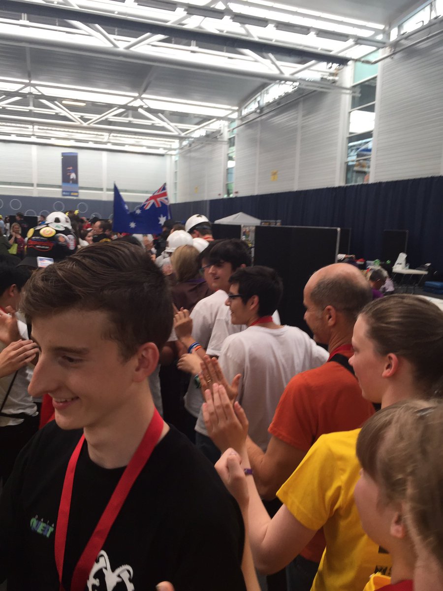 imperialesffl's tweet photo. Entrega de medallas!!!@coleliceoconsul https://t.co/fMTFRVVXYc