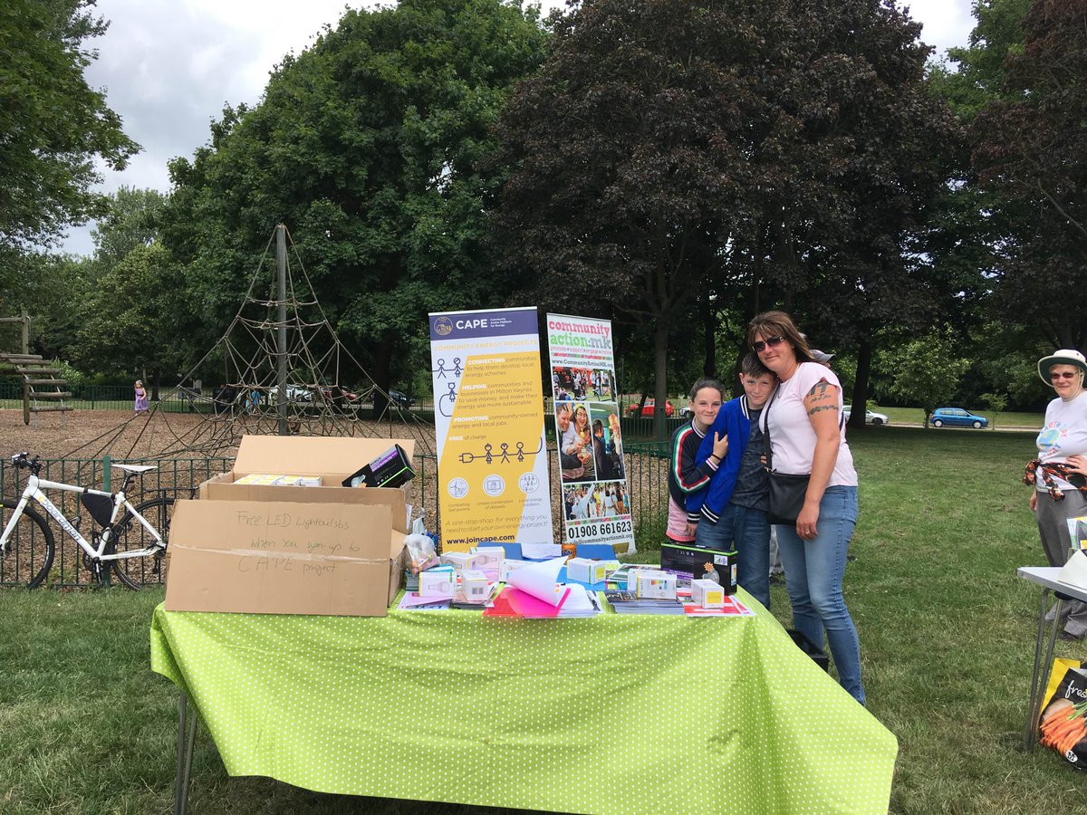 ComActMK's tweet image. We’re having a great time at #fullersslade fun day promoting @CAPE_Project &amp;amp; @Futures2050MK &amp;amp; more! Thank u @majadunn for having us!