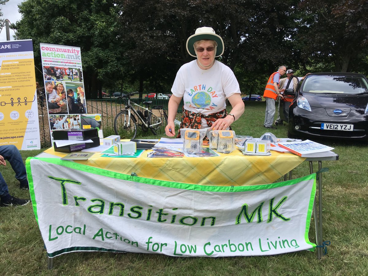 ComActMK's tweet image. We’re having a great time at #fullersslade fun day promoting @CAPE_Project &amp;amp; @Futures2050MK &amp;amp; more! Thank u @majadunn for having us!