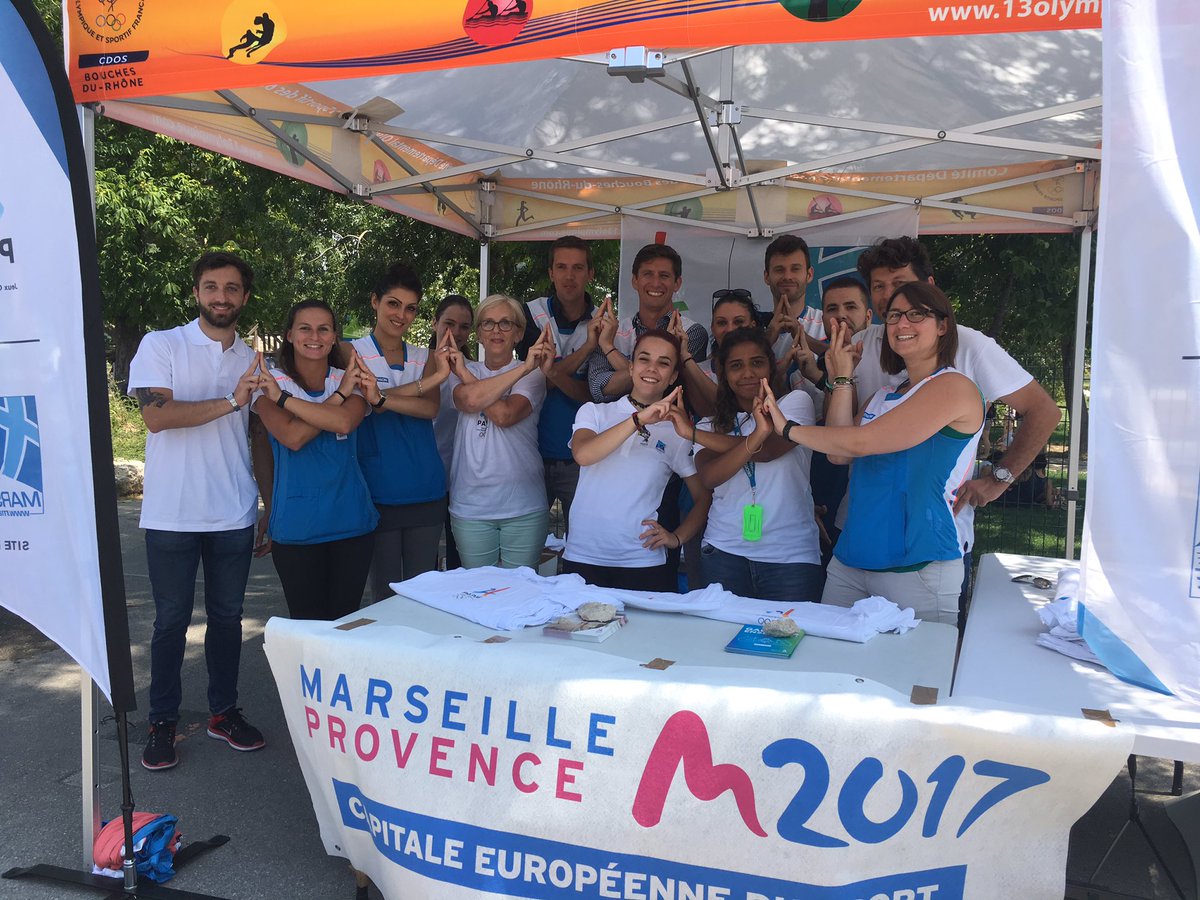 Justine1491's tweet photo. L'équipe de @DecathlonBBA soutient les #JO2024 #OlympicDay #journeesolympiques 💪🇫🇷 https://t.co/uweo8qNDnc