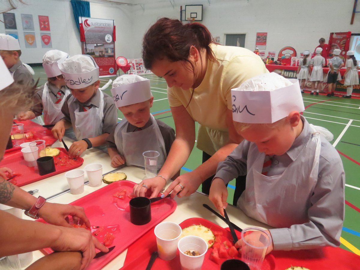 GhyllRoydSchool's tweet photo. Thanks again to @jnrchefs for your visit on Tuesday! The children had the best day! Read about what they got up to: https://t.co/VcBmTOmonO https://t.co/oYhnPRAFEZ