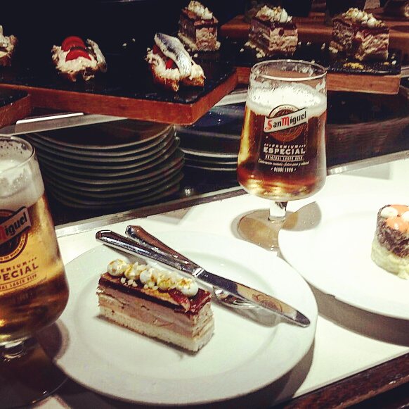 MorweNIam's tweet photo. En el norte se come muy bien #Pintxos
#Usokari #Saburdi #ARF17 @azkenarockfest #VitoriaGasteiz https://t.co/xUgrsBQBJE
