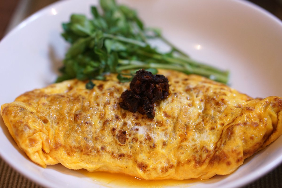 Kazh 本日の夕食 ビシソワーズ チーズとミルクのババロア マヨなしポテトサラダ マッシュルームとトマトのパスタ ドライトマトのオムレツ 全て いただいたトリュフオイルとトリュフ塩のためのメニュー 食卓にいい香りが溢れて幸せでした お腹