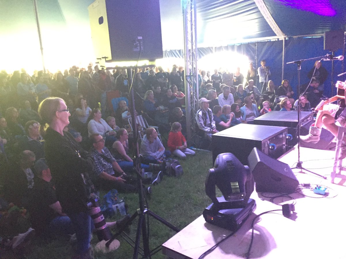W21Music's tweet photo. The #PaddockStage is full to capacity for @_SarahDarling @jennbostic & @GaryQuinnMusic thank you to everyone at @BuckleandBoots 💋 #teamw21 https://t.co/FVWqlP22en