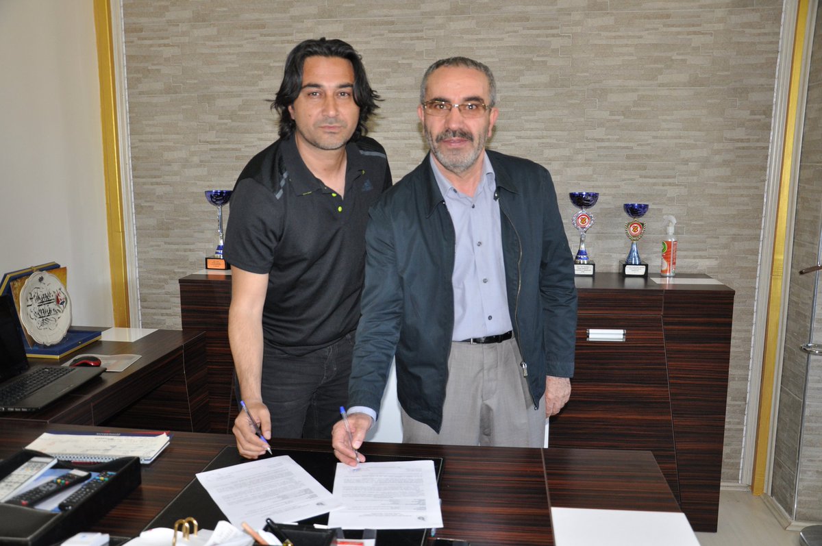 TFF Spor Toto 3 . Lig takımı Bayburt Grup Özel İdare, teknik direktörlük koltuğunu Erbaa Sporu çalıştıran Sebahattin Tekin'e emanet etti