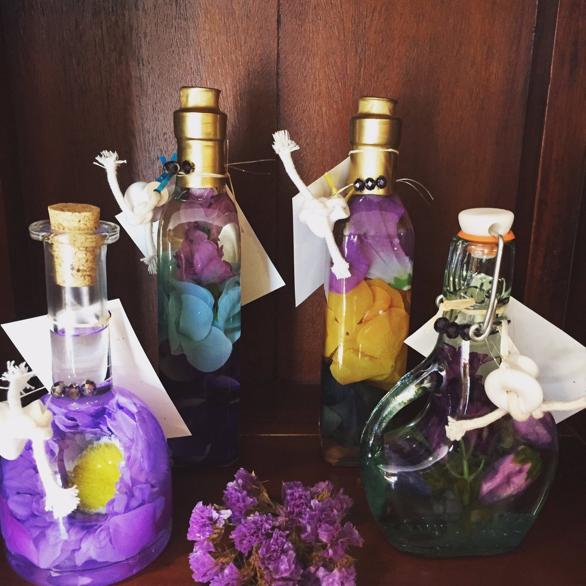 Senseabil's tweet photo. Set the mood w beautiful OIL CANDLES filled with flowers or sea glass @Senseabil @squanchamber @ManasquanOEM 

Choose from assorted styles https://t.co/lybnXzWXTh