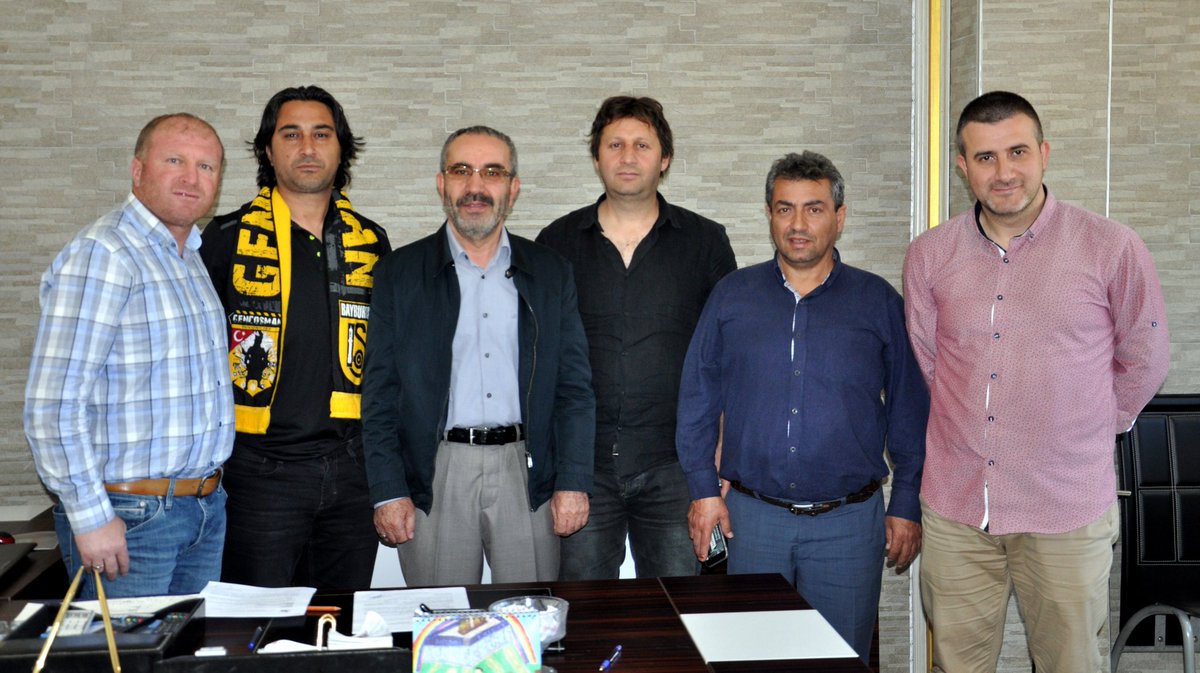 3 . Ligde mücadele eden Bayburt Grup,teknik direktörlük koltuğunu geçen sezon Erbaa Sporu çalıştıran Sebahattin Tekin'e emanet etti.