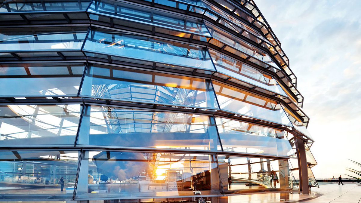 See the sights in #Berlin from new heights in an air balloon or atop the Reichstag! ow.ly/urcL30cLXP1 #AVDMmag #AVDMberlin