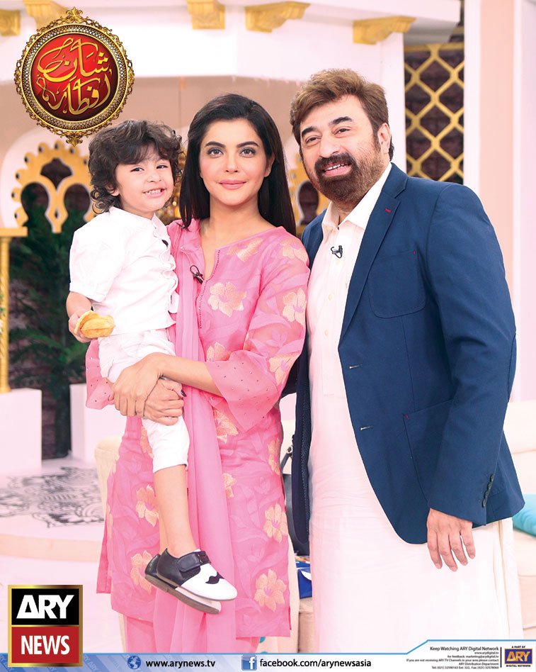 ARYNEWSOFFICIAL's tweet photo. #28thRamadan #ShaneIftar with #SanamBaloch #ARYNews https://t.co/LQ0pKUcboy