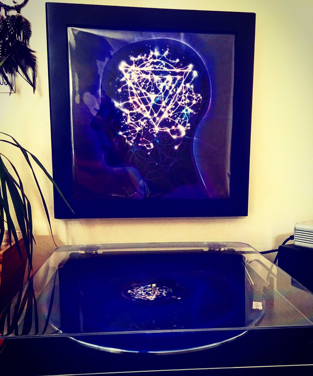 ol_spinster's tweet photo. The One True Colour // @ENTERSHIKARI  #nowplaying #sundayvinyl #tidyinguptunes #entersunday https://t.co/Q3JRQzH1ap