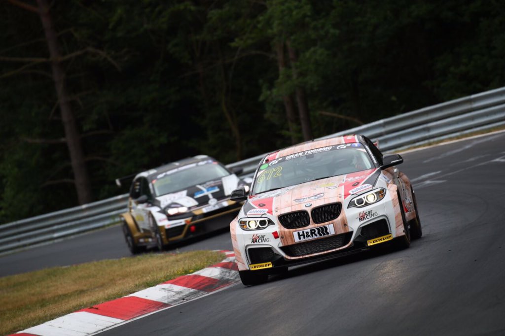 LifeCarRacing's tweet photo. Wegen eines Radlager Schaden raus. ☹️#VLN3 https://t.co/oWMFMs5k7x