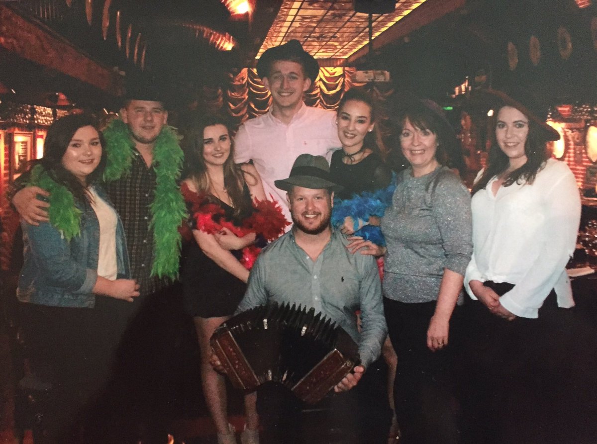 canolfanabc's tweet photo. Sioe tango yn Buenos Aires ar noson ola'r daith! Diolch yn fawr i bawb am y croeso - rydym yn gobeithio dod nôl yn fuan! #ysgolhafpatagonia https://t.co/1WYrGXqXNj