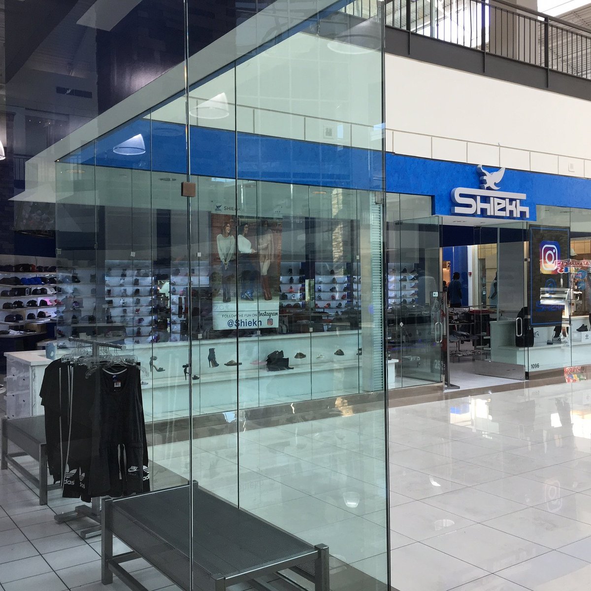 WindowGuyzUSA's tweet photo. New store serviced yesterday in #Arlington Texas at the #ParksMall @Shiekh #windowcleaning https://t.co/arWT63HquA https://t.co/SNHj3WEvLO