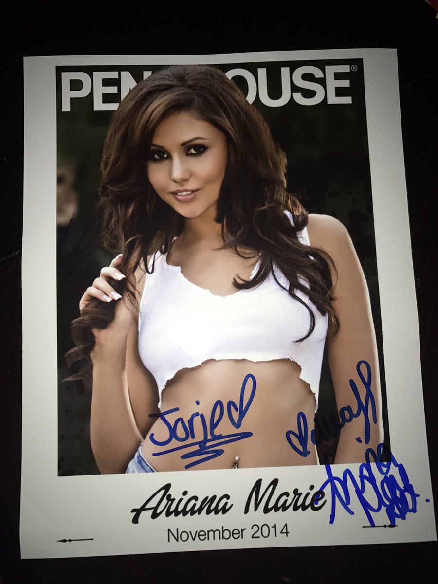 JrJtrejo's tweet photo. @ArianaMariexxx just so u know ur pretty much the most amazing n beautiful person I've ever met,thx for the selfie, autograph &amp; great show 😘 https://t.co/a8SUiRAiOM