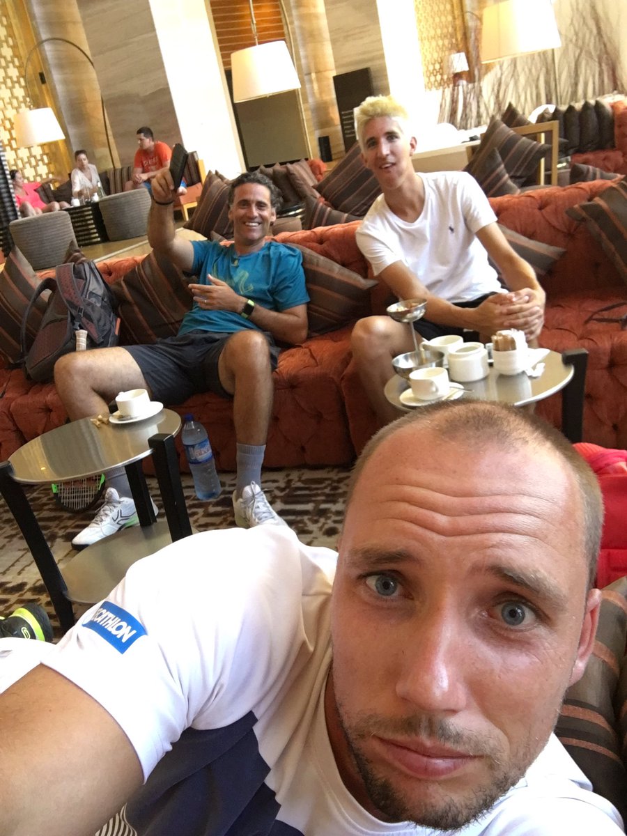 stevedarcishark's tweet image. Snack Time at @antalyaopen #gettingreadyfortomorrow #cappuccinotime#greatjob @YannickMertens #soooohot