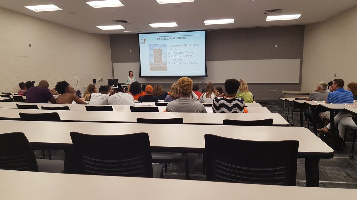 elemast's tweet photo. Welcome to BGSU! #SOAR17 #NewFalcons @mtashenberg @BGSUHoops @BGSUFalcons @BGMensBB @BGSUVolleyball @coachkerrie @BG_Football https://t.co/JcSaoqsvCj