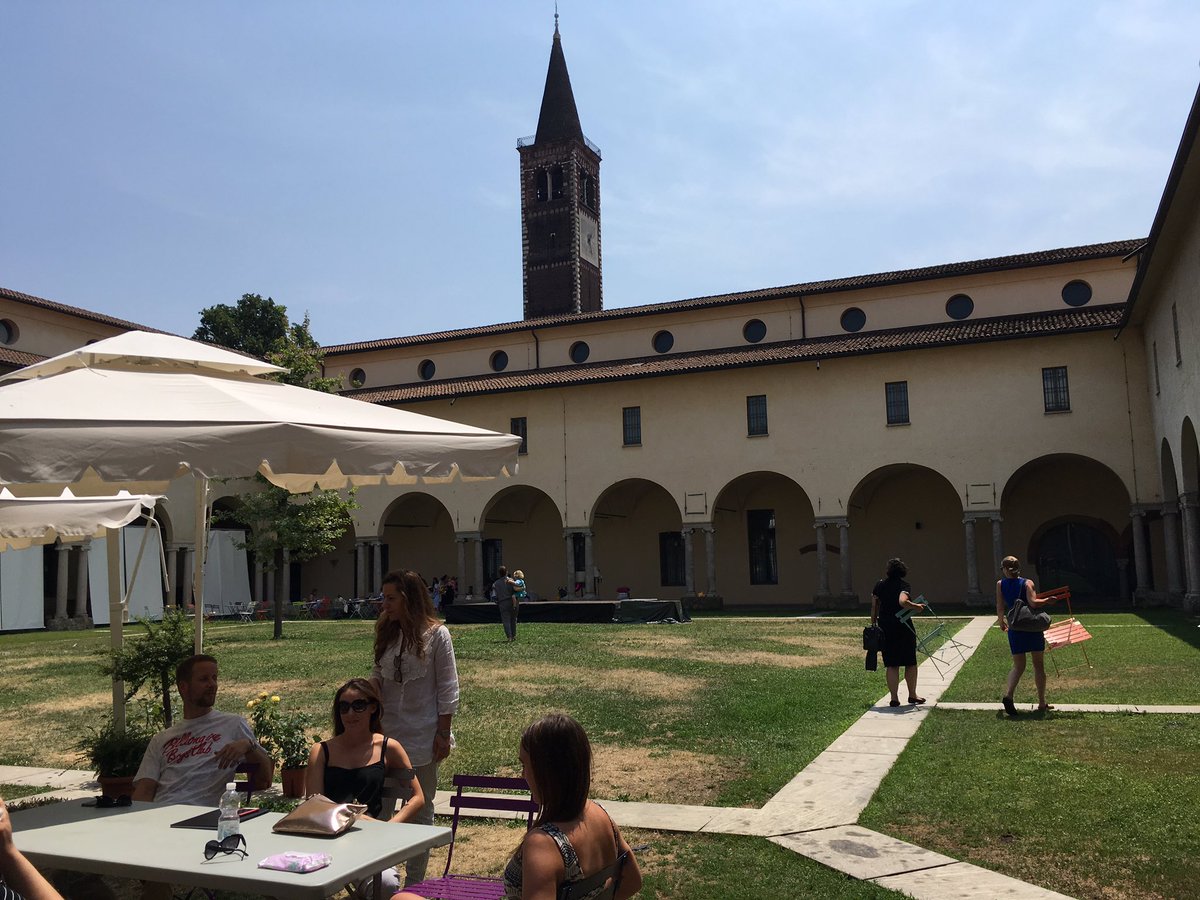 corinneIVS's tweet photo. Historical setting for lunch and the sun is shining! Lovely day in Milan #eventingmilan #milan #event @InspVenues https://t.co/6aPHo4OuPw
