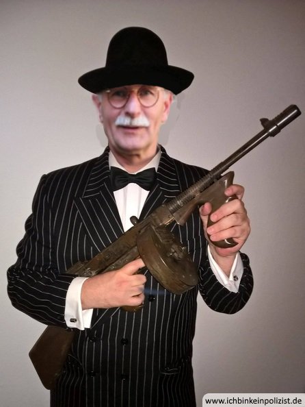 Ich, professioneller Mafiosi und kein Polizist, habe von Mafiaaktivitäten in Spandau mitbekommen. Wer will kooperieren? (Bin kein Polizist)