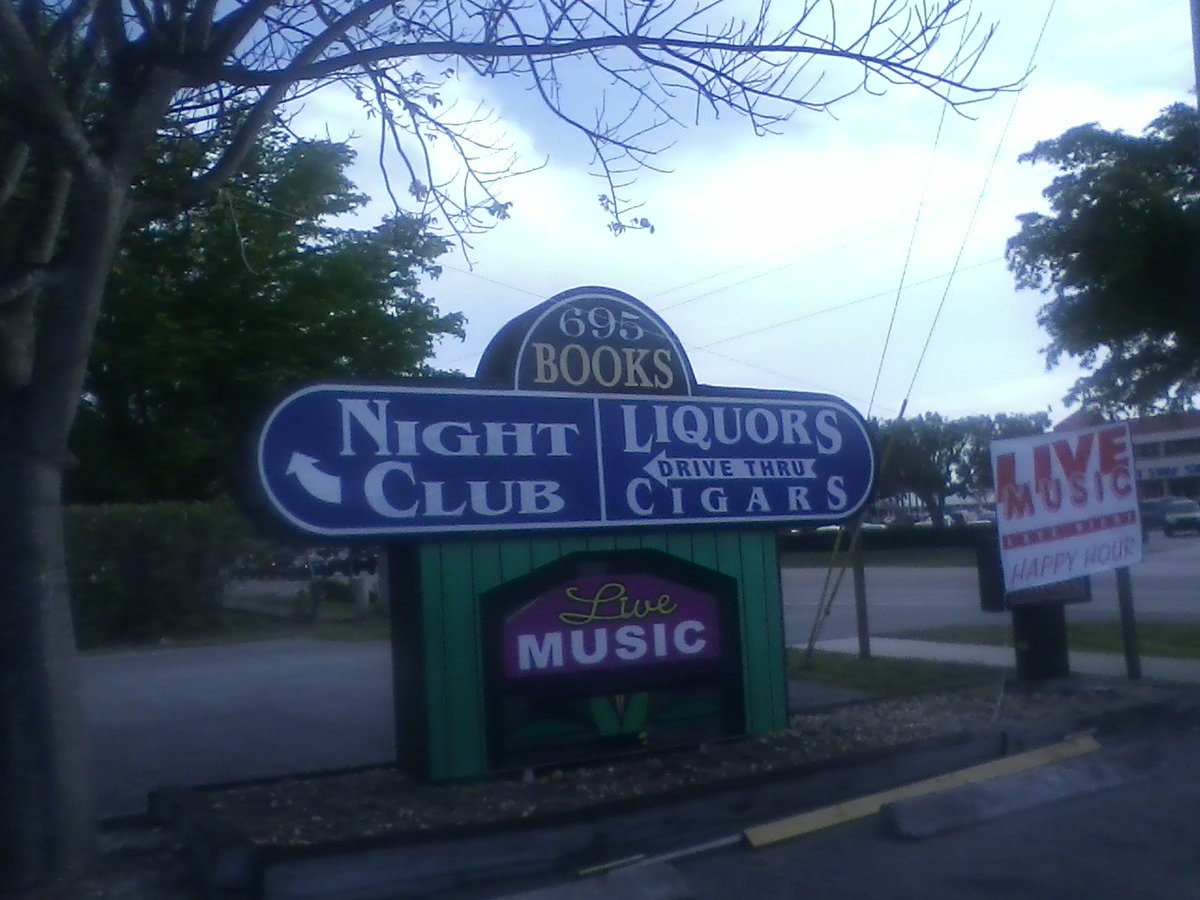 Someone in #Florida has found a way to save the brick-and-mortar bookstore.