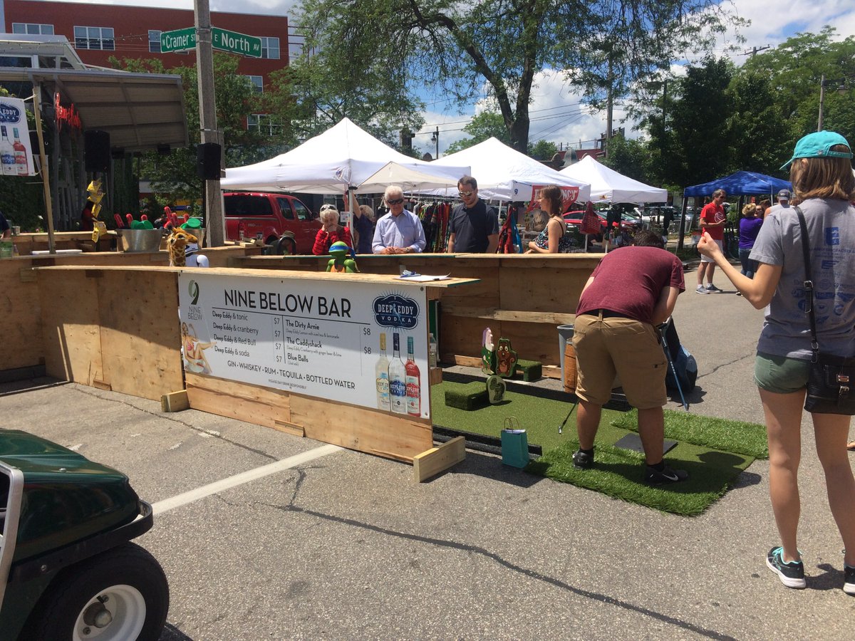 #puttinganddrinking with our friends <a href="/ninebelowmke/">Nine Below, Inc.</a> at <a href="/SSMFMKE/">SummerSoulsticeMKE</a> on the #eastsidemke! #SSMFMKE