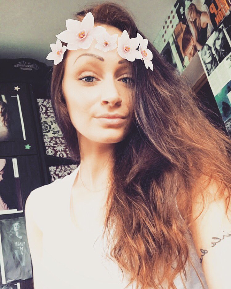 J_Cieslewicz's tweet photo. #playingwithsnapchat #snapchatfilter 🌸 https://t.co/w7p1e8pKXf