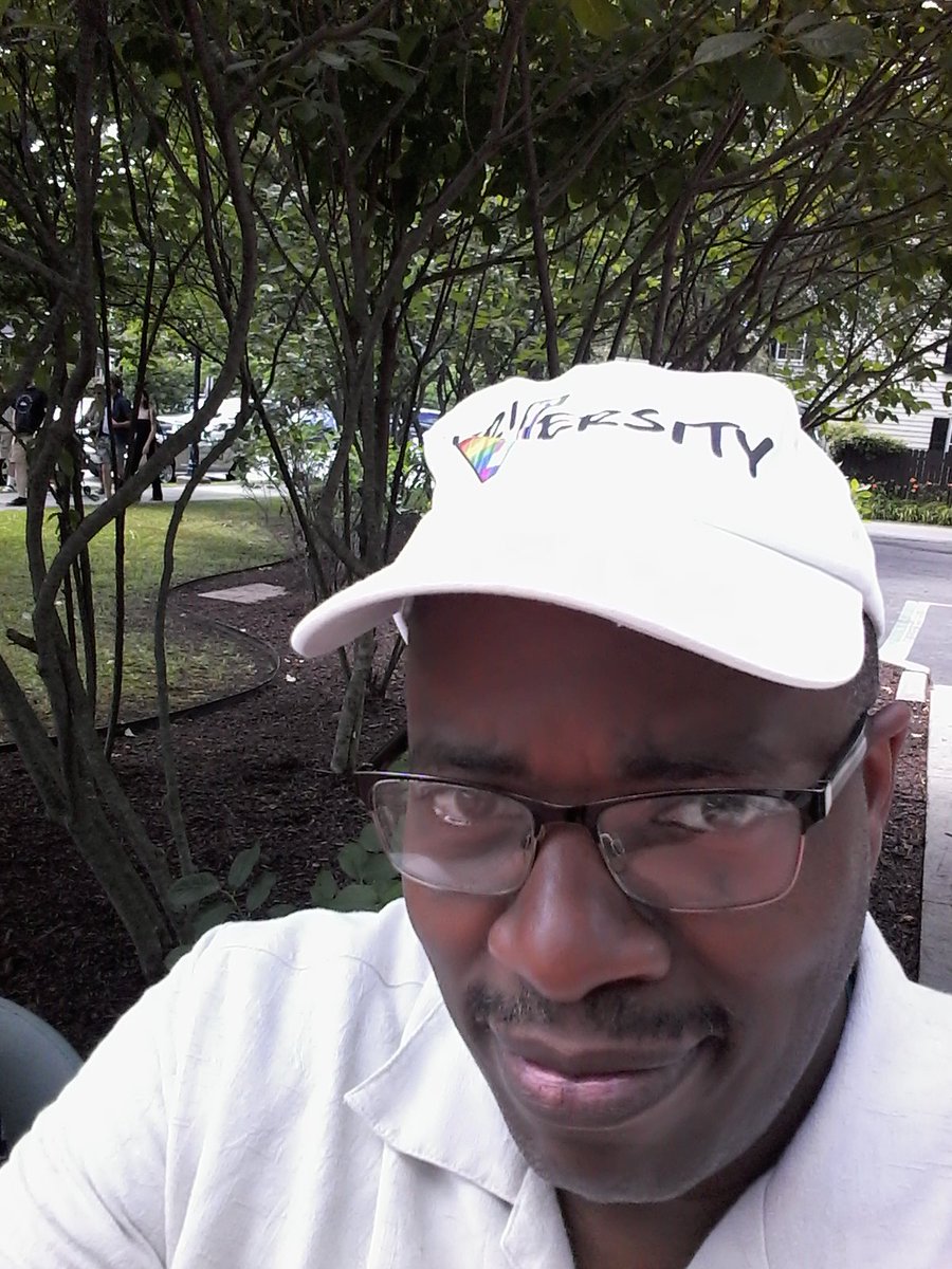 fanboyfrantics's tweet photo. In Milford PA @powerhowZ101 #MilfordMusic #Pride2017 #Triversity https://t.co/D8sVMNS7jT