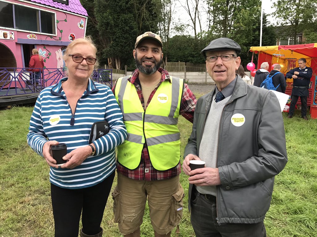 <a href="/JulieGSilver/">JULIE SILVER</a> <a href="/halebarnsmeadow/">WeLoveMcrFunfair</a> <a href="/cheekypie/">Cheekypie</a> @GarethPresch <a href="/Halebarnshouse/">Halebarnshouse</a> #ILoveMcrFunfair #WeStandTogether