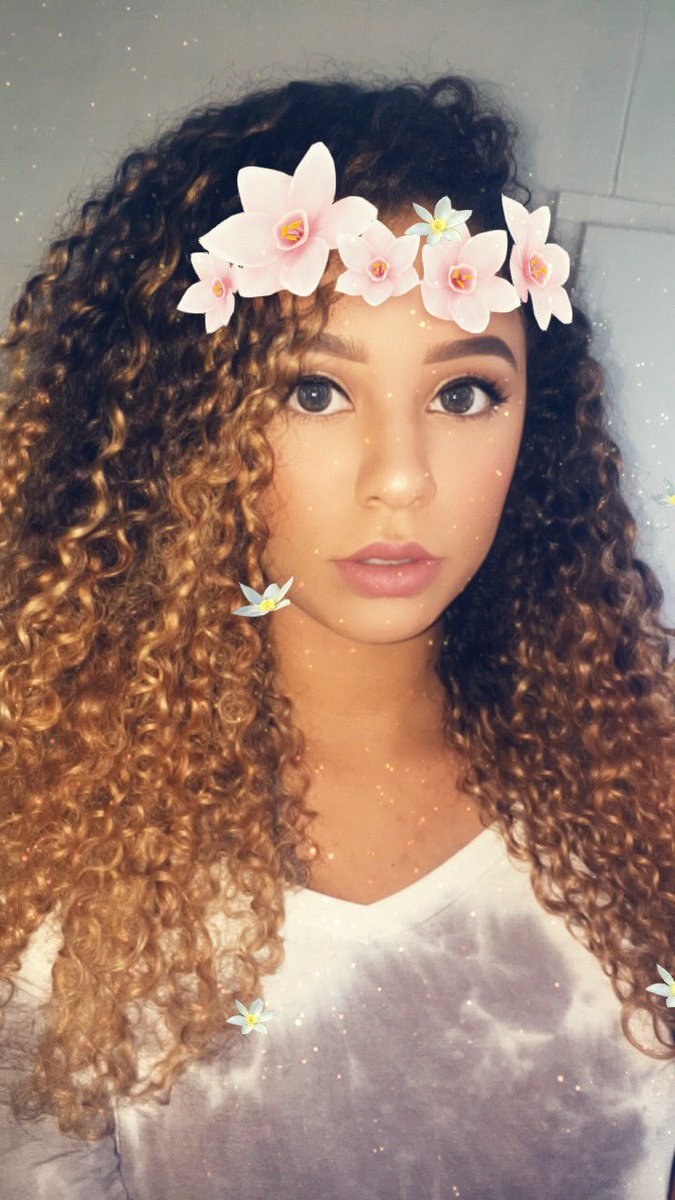 This Snapchat filter reminds me of <a href="/Jadah_Doll/">JadahDoll</a> 🌸🌸🌸