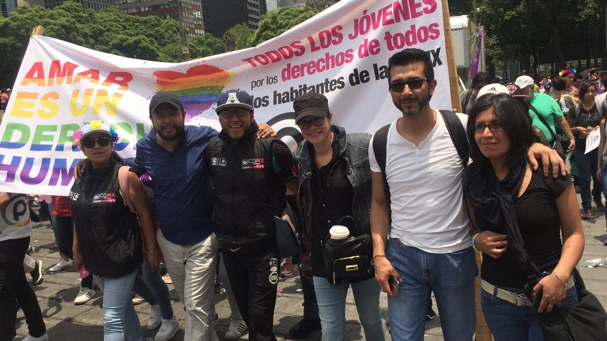 TlalpanSi's tweet photo. El día de hoy asistimos a #MarchaDelOrgullo2017 donde la diversidad, la igualdad y el respeto. Derechos para todos https://t.co/UYyW2cNF0P