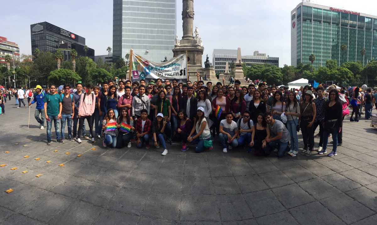 TlalpanSi's tweet photo. El día de hoy asistimos a #MarchaDelOrgullo2017 donde la diversidad, la igualdad y el respeto. Derechos para todos https://t.co/UYyW2cNF0P