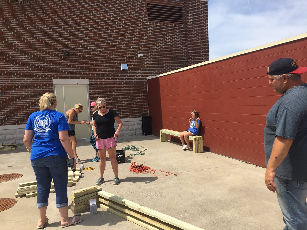 Alison_Norton's tweet photo. No one has time for summer break when teachers dream big @OverallCreek #OutdoorLearningLab #ParentsAndTeachers https://t.co/jBmjLfbfc3