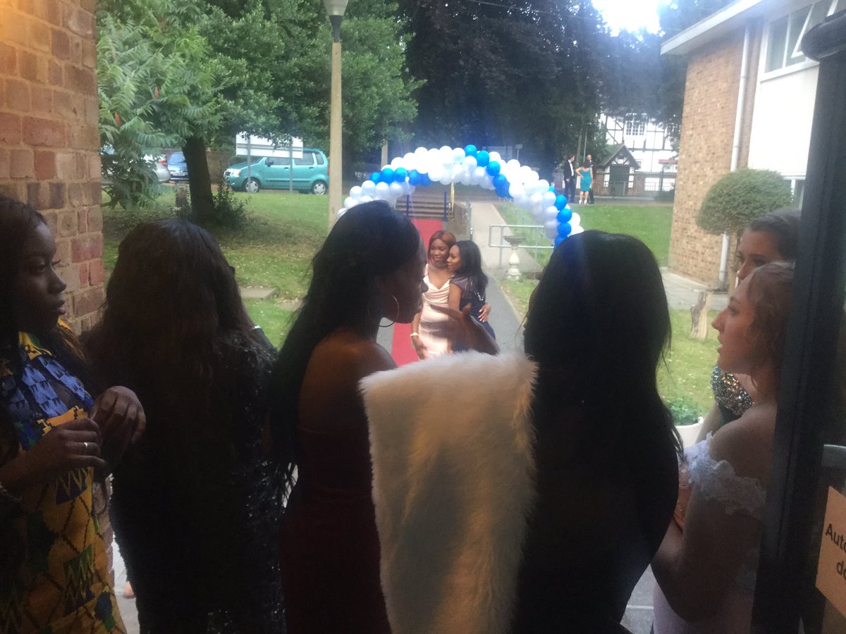 WGSGsVoice's tweet photo. Year 11 prom! @WilmingtonGSG https://t.co/fG6DQJugrQ