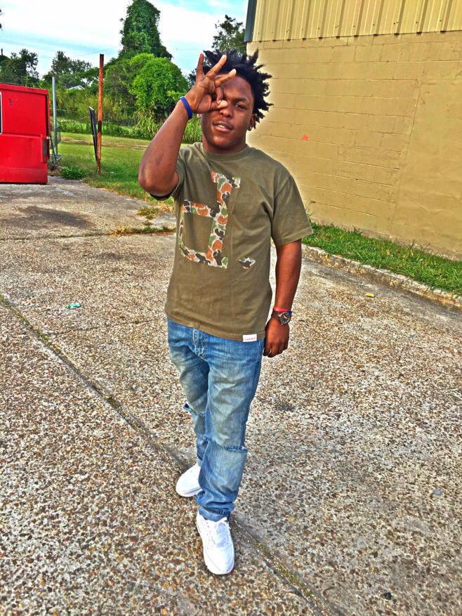 His_Madusa's tweet photo. Why did they have to take u? That shit hurt my heart fr! #RestBubba ๐ข๐๐๐พ https://t.co/7HEh1wJ9ln