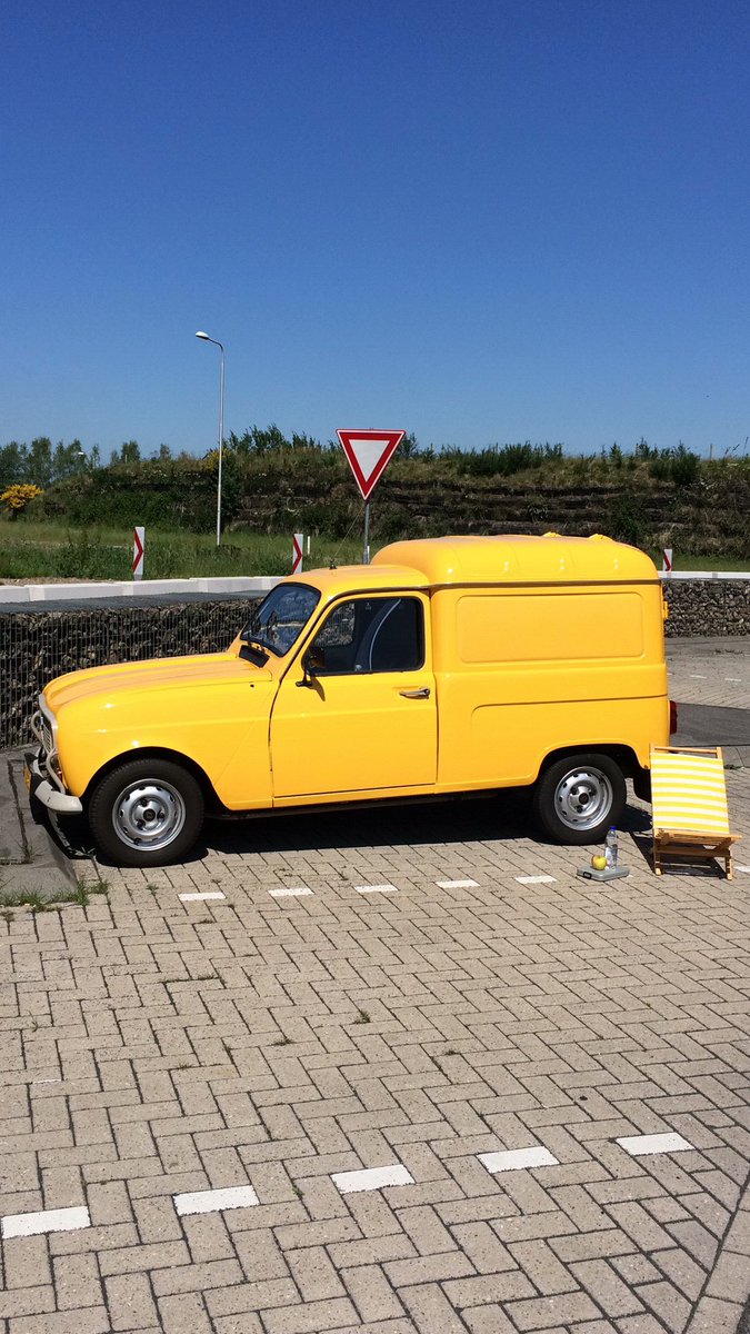 r4f4gt's tweet photo. Vandaag bij de @r4club geweest voor een #ducellier #dynamo 514011D voor Renault 4f4 850cc zij hadden hem niet; wie wel? #dringend nodig https://t.co/ZVGNOh722K