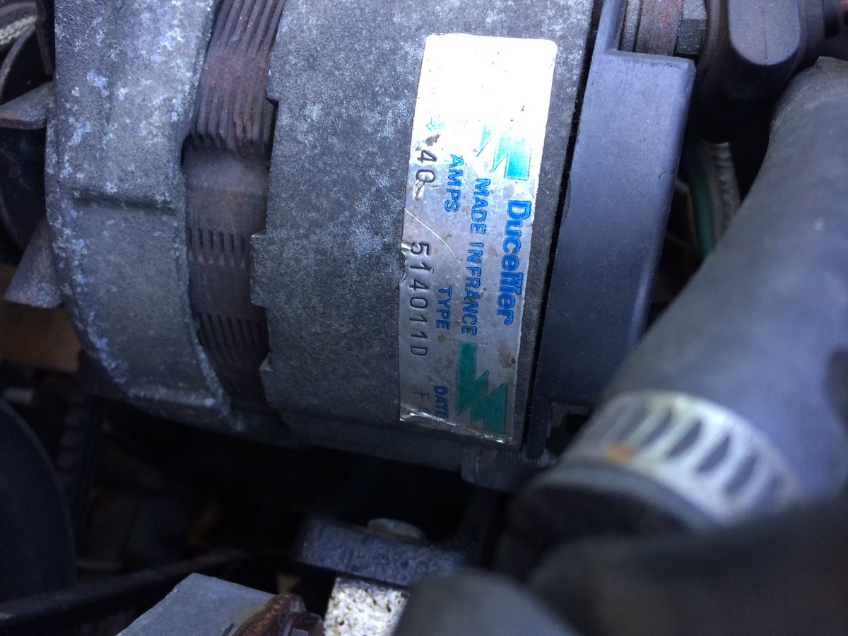 r4f4gt's tweet photo. Vandaag bij de @r4club geweest voor een #ducellier #dynamo 514011D voor Renault 4f4 850cc zij hadden hem niet; wie wel? #dringend nodig https://t.co/ZVGNOh722K