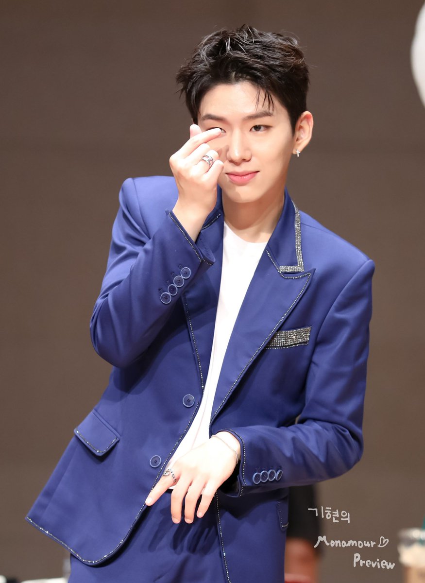 monamour_KH's tweet photo. 《 Preview6=���ｘ‘= 》
170624 영등포 팬싸인회
#KIHYUN #MONSTA_X #몬스타엑스 #기현 #SHINE_FOREVER @OfficialMonstaX https://t.co/zLlalu0iB4