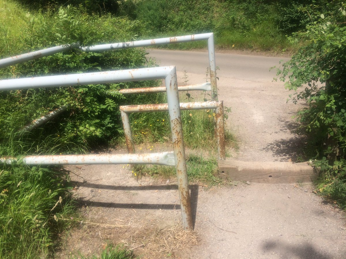 CourtneyRoland's tweet photo. A tad disappointed to meet these obstacles on a signposted national cycle network Route in Warwickshire @Sevcycleforum https://t.co/aS8RV3vP7I