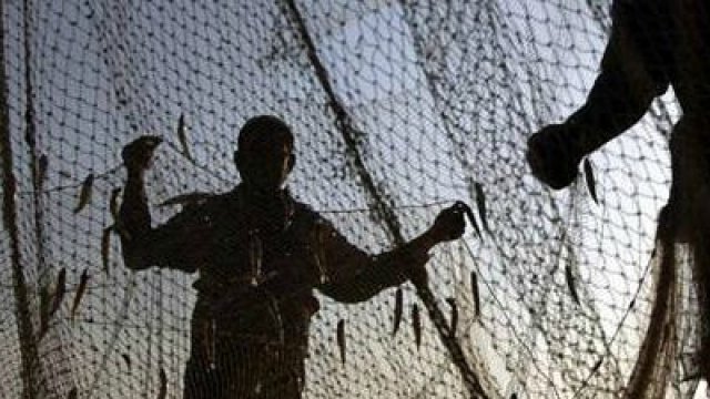 Tamil Nadu fumes after 8 fisherman arrested by Lankan Navy, writes to PM dnai.in/eJ5H https://t.co/impDMdS4RJ