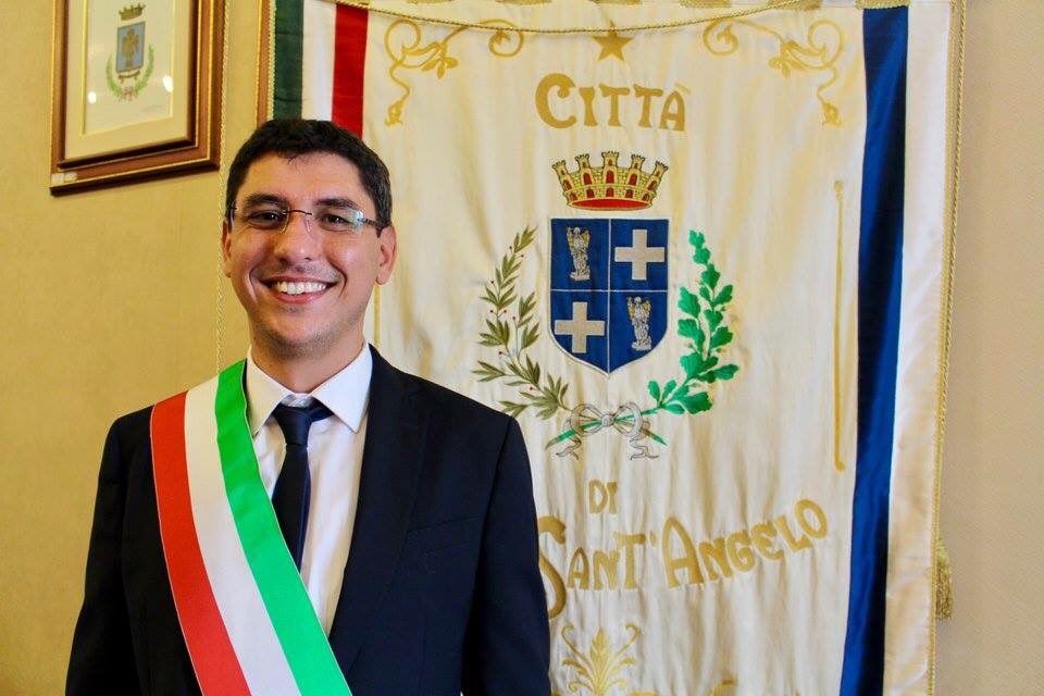 CambiaMonte's tweet photo. 8 donne e 8 uomini compongono il nuovo #Consigliocomunale di #MonteSantAngelo @giovannivergura eletto presidente https://t.co/MWOgZJUIXI https://t.co/3aQniloMzJ