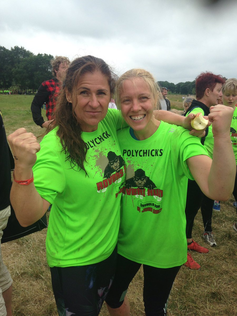 Tanjaiva's tweet photo. Daniella laat zien dat je ook met een #lymfoedeemarm de #roversrun kan lopen #oofi https://t.co/Pg6rn5zDXd