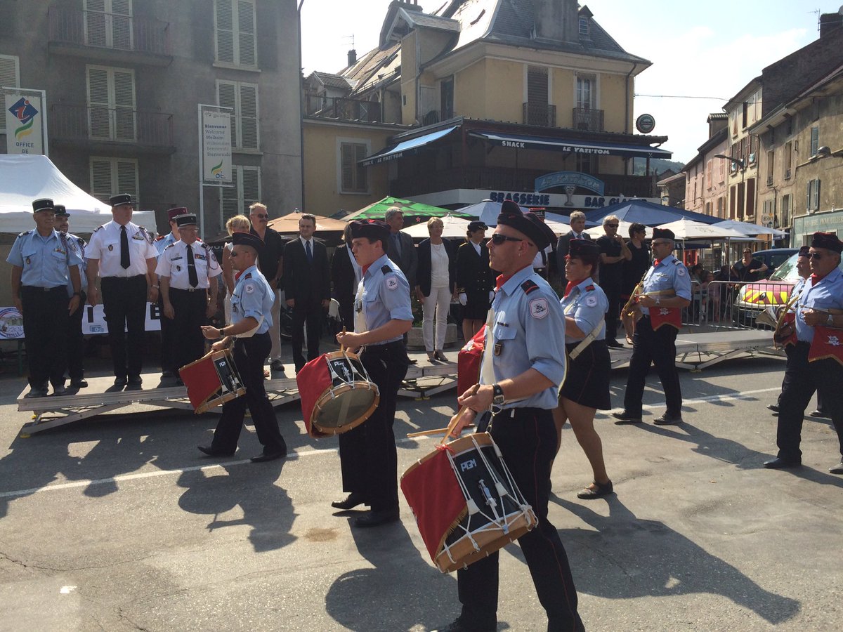 sdis38's tweet photo. Congrès #UDSP38 Défilé des troupes et des véhicules @DomaineVizille #JNSP2017 https://t.co/0dhueuYy7N