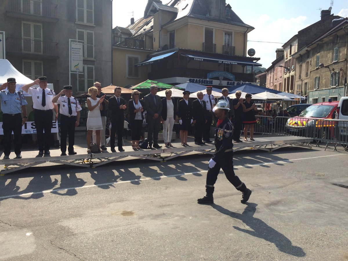 sdis38's tweet photo. Congrès #UDSP38 Défilé des troupes et des véhicules @DomaineVizille #JNSP2017 https://t.co/0dhueuYy7N