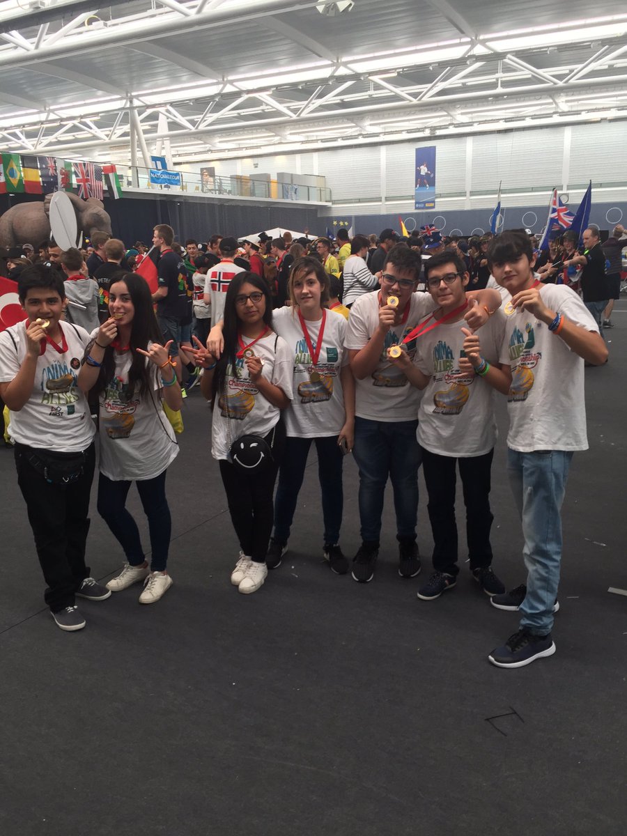 imperialesffl's tweet photo. Aunque no hemos ganado, aquí está nuestra medalla!!! https://t.co/lhr8hZOAli