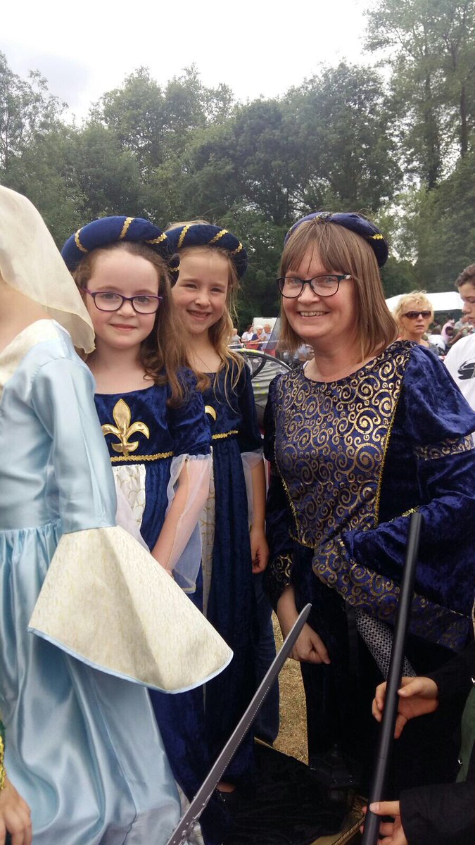 Murles67's tweet photo. @Oaklandsschool lovely sunny parade this year - and loved being a triplet! Oaklands children, parents and staff you rock!! https://t.co/uNQBU8fgL6