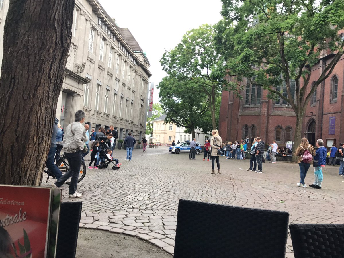 Der Schlossplatz in Oldenburg wurde geräumt. Verdächtige Gegenstände...
