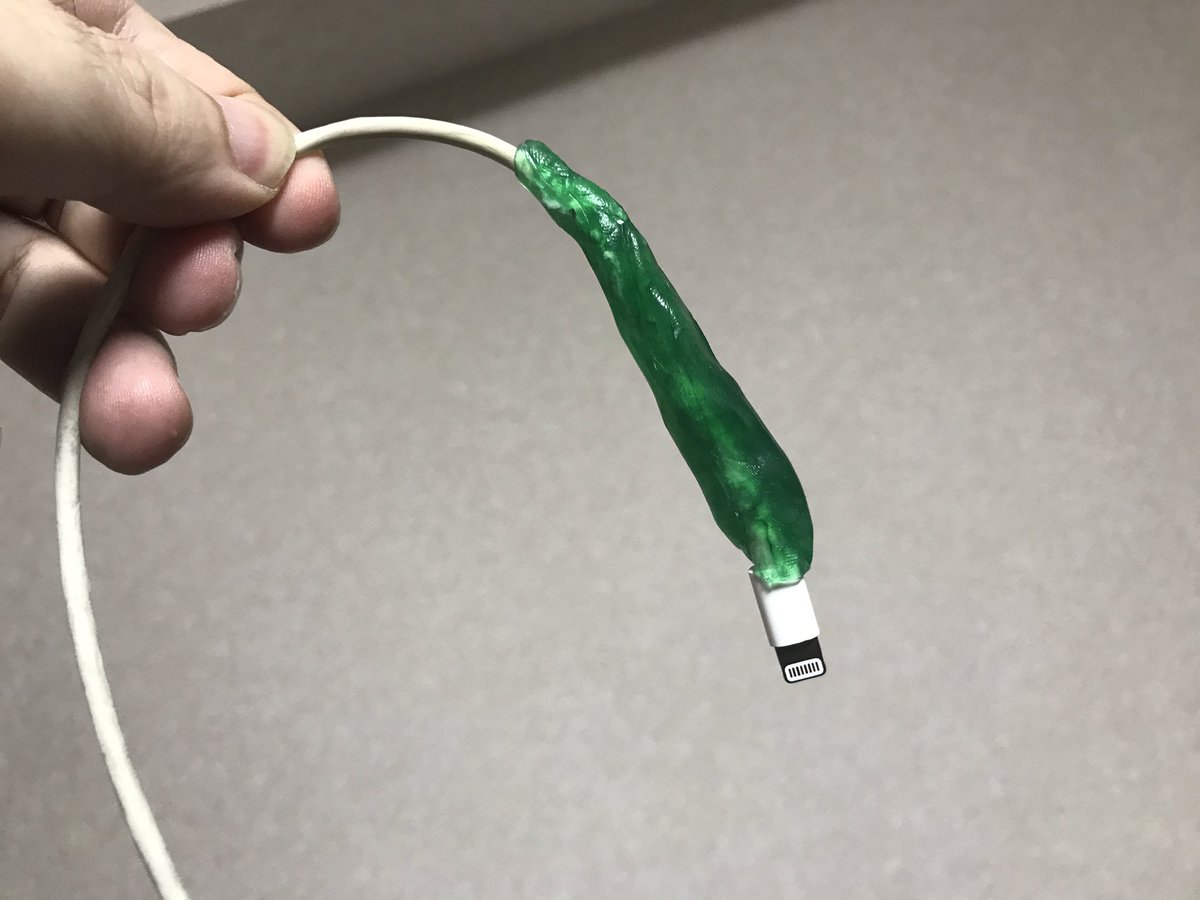 松井ムネタツ ゲーム系編集 ライター ボロボロになったiphoneケーブル 100円ショップでねんどプラ お湯で柔らかくして整形 冷えると固まる で補強 なかなかイケる 松井ムネタツ ゲーム系編集 ライター ボロボロになったiphoneケーブル 100円ショップでねんどプラ お湯で柔らかくして整形 冷えると固まる で補強 なかなかイケる