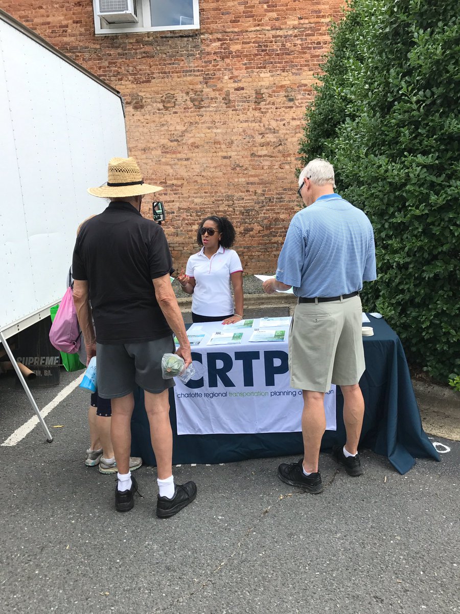 CLTRegionalTPO's tweet photo. It's a beautiful morning at @DavidsonFmrsMkt with CRTPO's Candice Rorie talking transportation #CRTPOGrowingTomorrow #2045MTP #CRTPO https://t.co/37DjKv5TUu